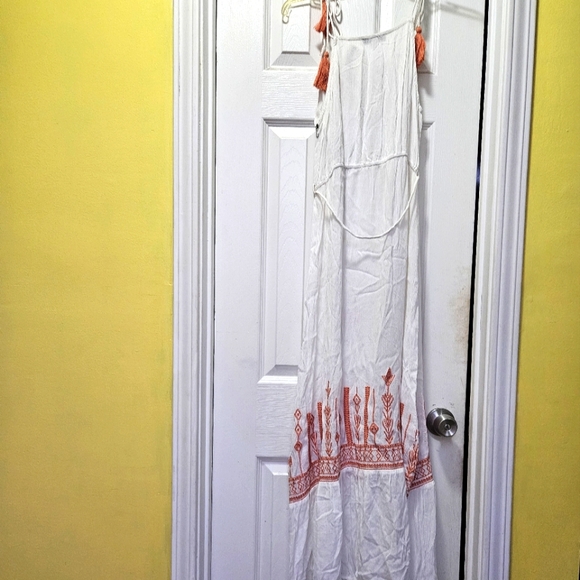 Q&A V Neck White Midi Dress - Picture 2 of 2